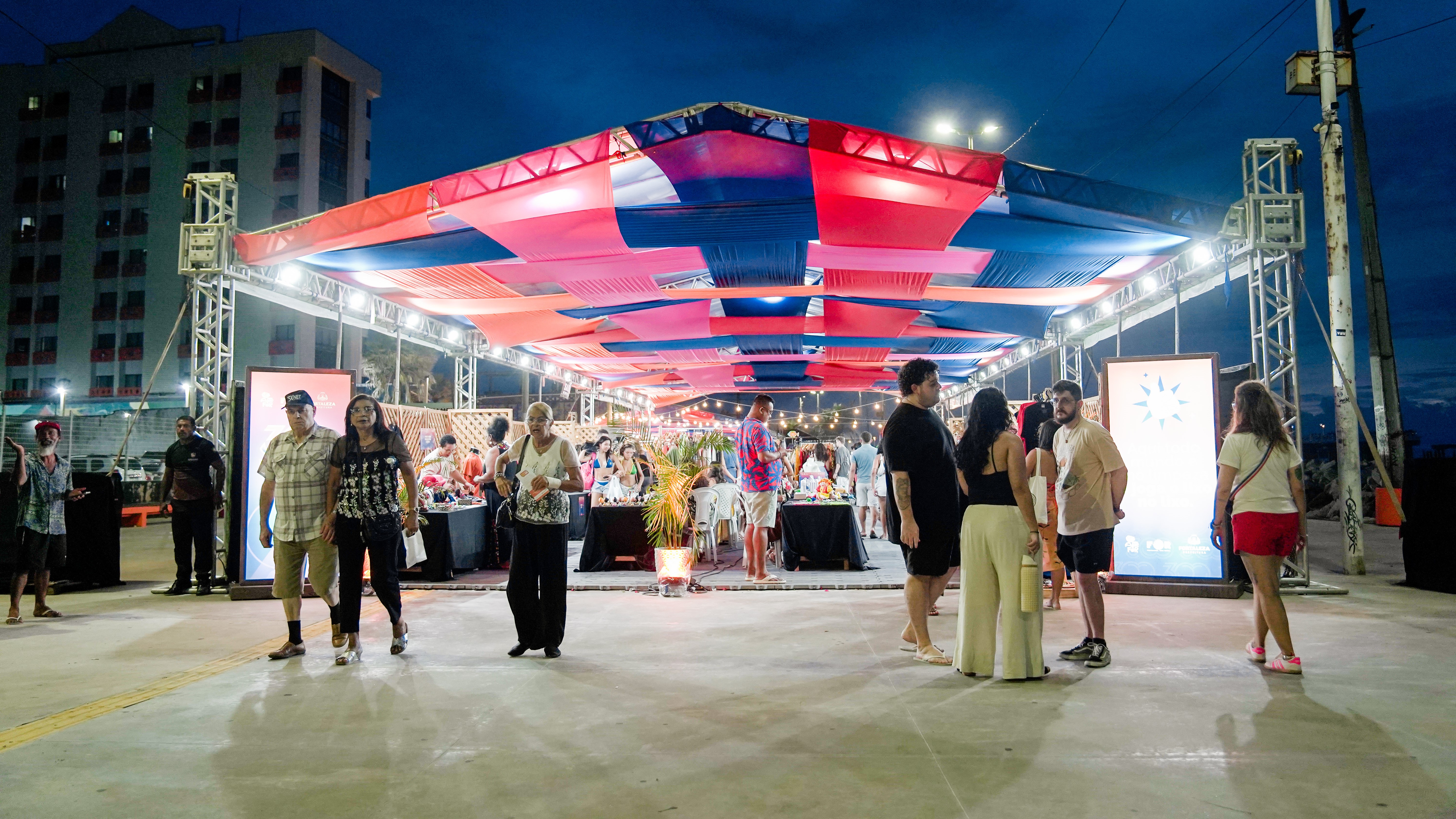 imagem aberta do estandes da feira